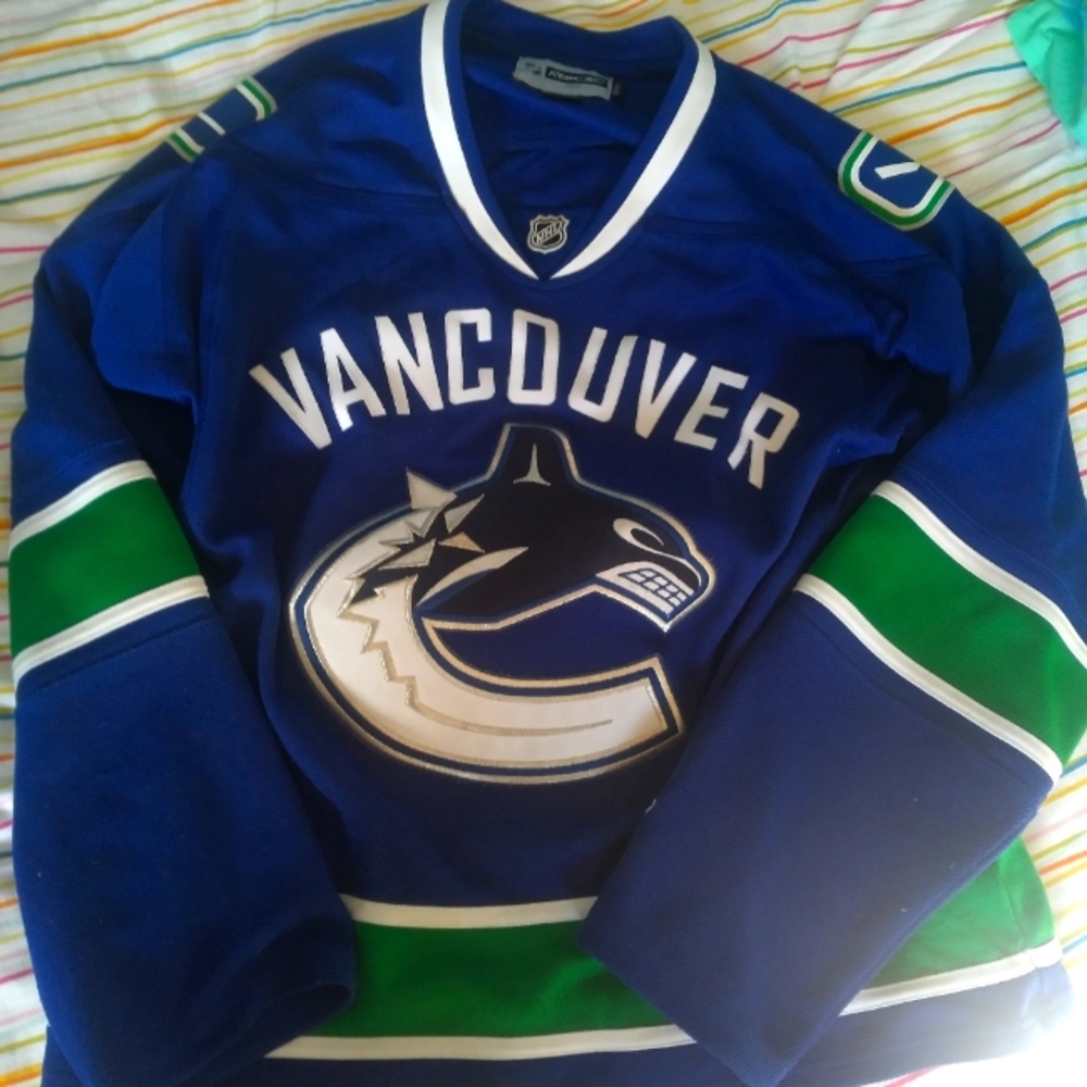 Women's Reebok Vancouver Canucks NHL Jersey size XL